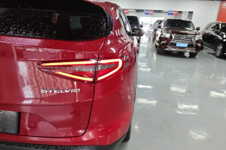 Used Alfa Romeo Stelvio 2017 2.0T 200HP Elite Edition Right Rear Taillight