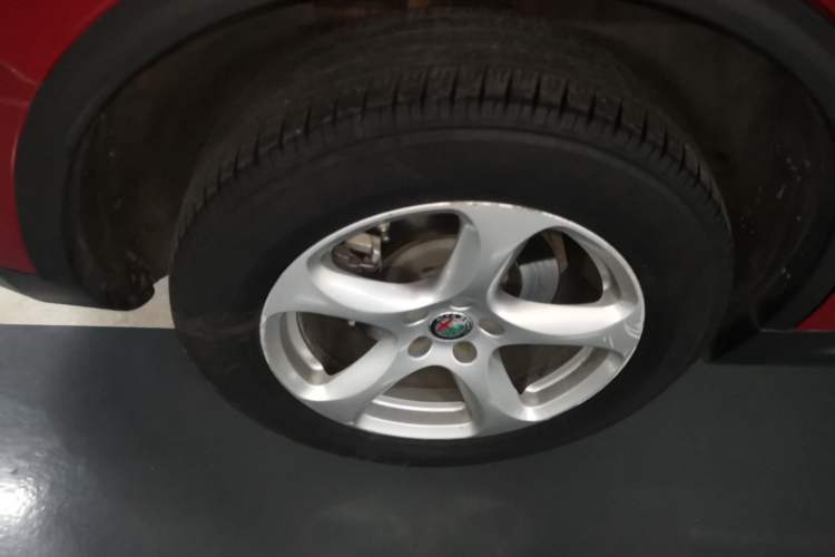 Used Alfa Romeo Stelvio 2017 2.0T 200HP Elite Edition Right Rear Wheel Hub