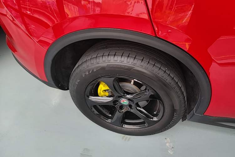 Used Alfa Romeo Stelvio 2017 2.0T 200HP Elite Edition Right Rear Wheel Hub