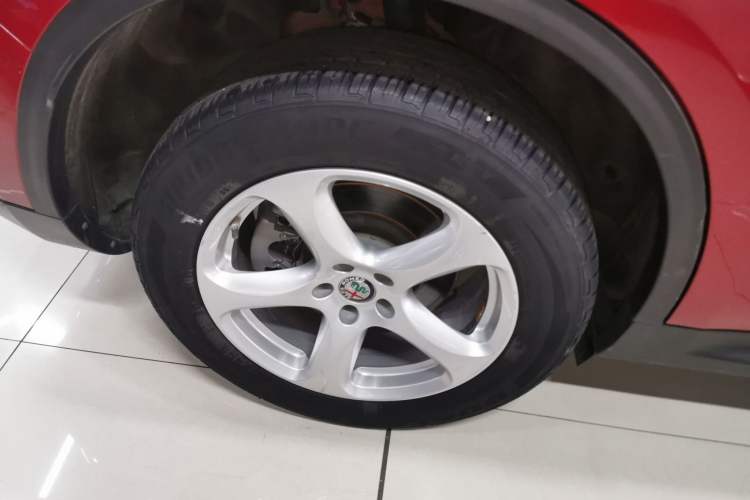 Used Alfa Romeo Stelvio 2017 2.0T 200HP Elite Edition Right Rear Wheel Hub