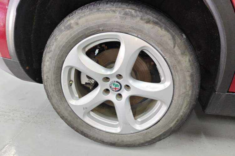 Used Alfa Romeo Stelvio 2017 2.0T 200HP Elite Edition Right Rear Wheel Hub