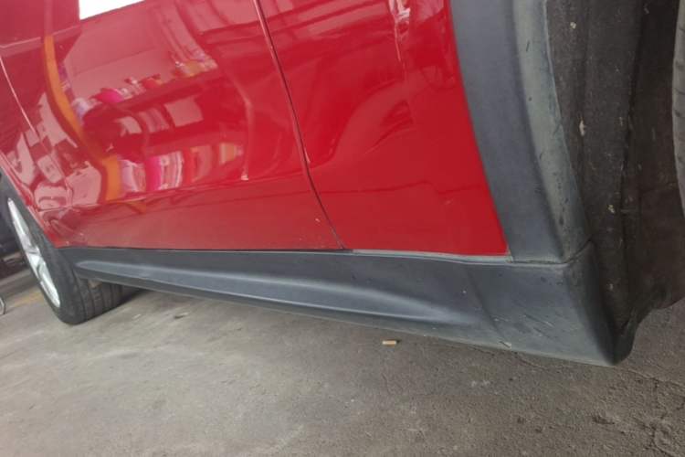 Used Alfa Romeo Stelvio 2017 2.0T 200HP Luxury Edition Right Side Sill