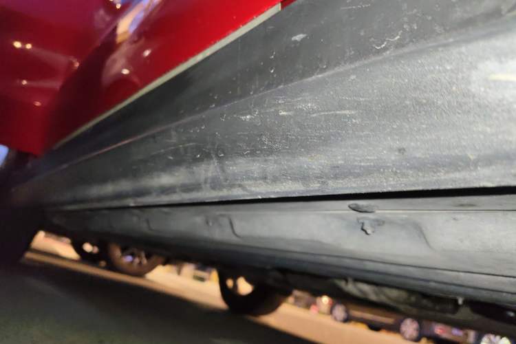 Used Alfa Romeo Stelvio 2017 2.0T 200HP Elite Edition Right Side Sill