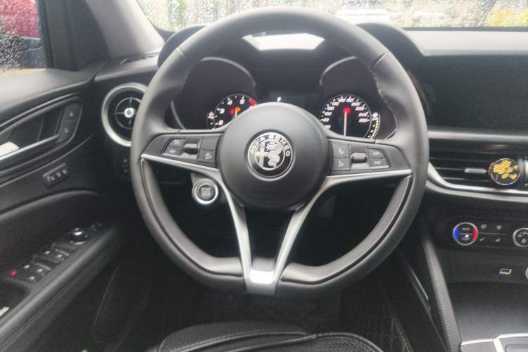 Used Alfa Romeo Stelvio 2017 2.0T 200HP Elite Edition Steering Wheel