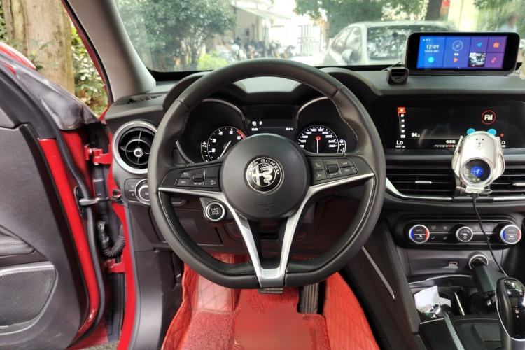 Used Alfa Romeo Stelvio 2017 2.0T 200HP Luxury Edition Steering Wheel