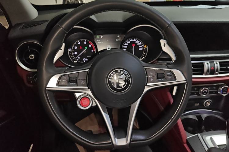 Used Alfa Romeo Stelvio 2017 2.0T 280HP Luxury Edition Steering Wheel