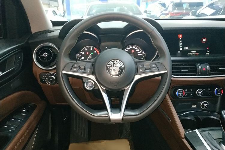Used Alfa Romeo Stelvio 2017 2.0T 200HP Elite Edition Steering Wheel