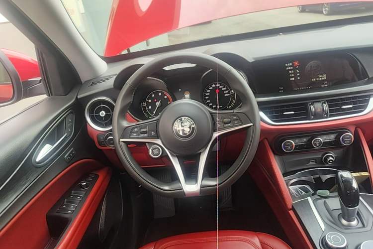 Used Alfa Romeo Stelvio 2017 2.0T 200HP Elite Edition Steering Wheel
