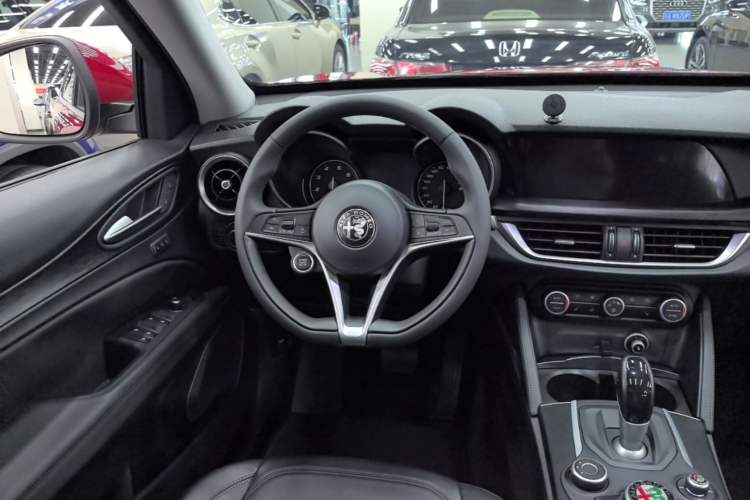 Used Alfa Romeo Stelvio 2017 2.0T 200HP Elite Edition Steering Wheel