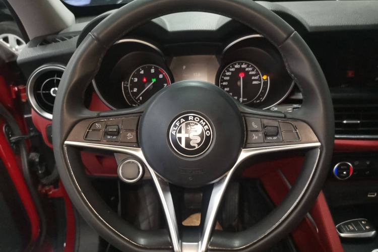 Used Alfa Romeo Stelvio 2017 2.0T 200HP Elite Edition Steering Wheel