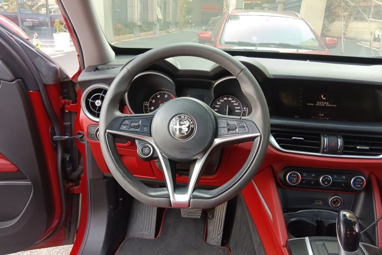 Used Alfa Romeo Stelvio 2017 2.0T 200HP Elite Edition Steering Wheel