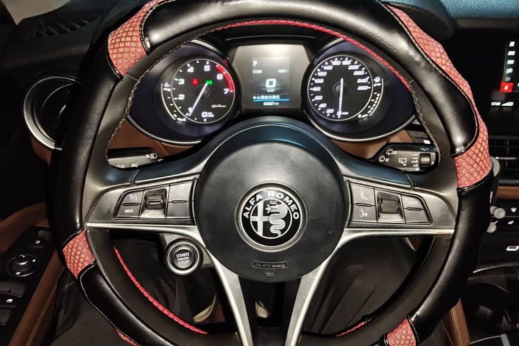 Used Alfa Romeo Stelvio 2017 2.0T 200HP Elite Edition Steering Wheel