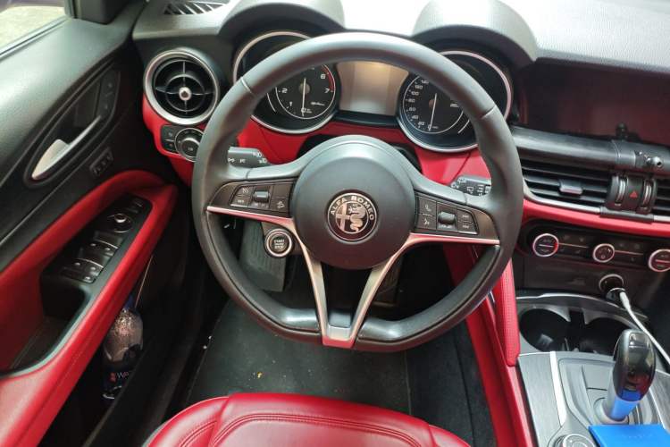 Used Alfa Romeo Stelvio 2017 2.0T 200HP Elite Edition Steering Wheel