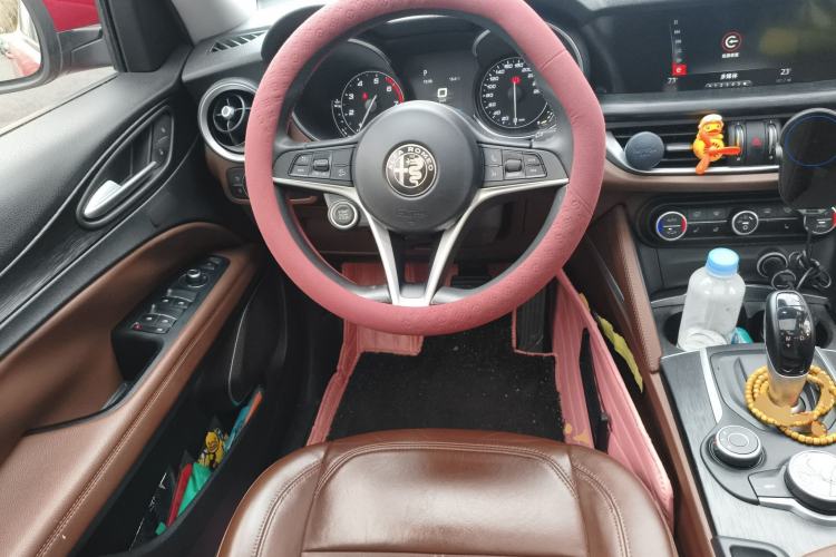 Used Alfa Romeo Stelvio 2017 2.0T 200HP Elite Edition Steering Wheel
