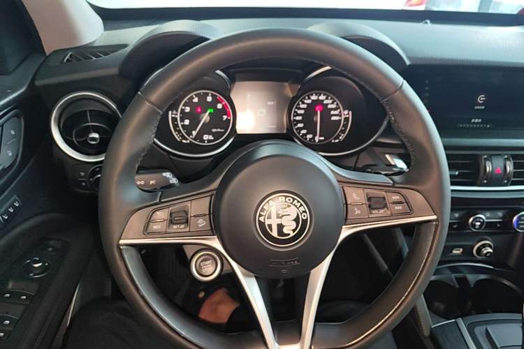 Used Alfa Romeo Stelvio 2017 2.0T 200HP Elite Edition Steering Wheel