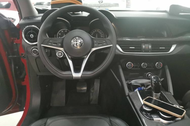 Used Alfa Romeo Stelvio 2017 2.0T 200HP Elite Edition Steering Wheel
