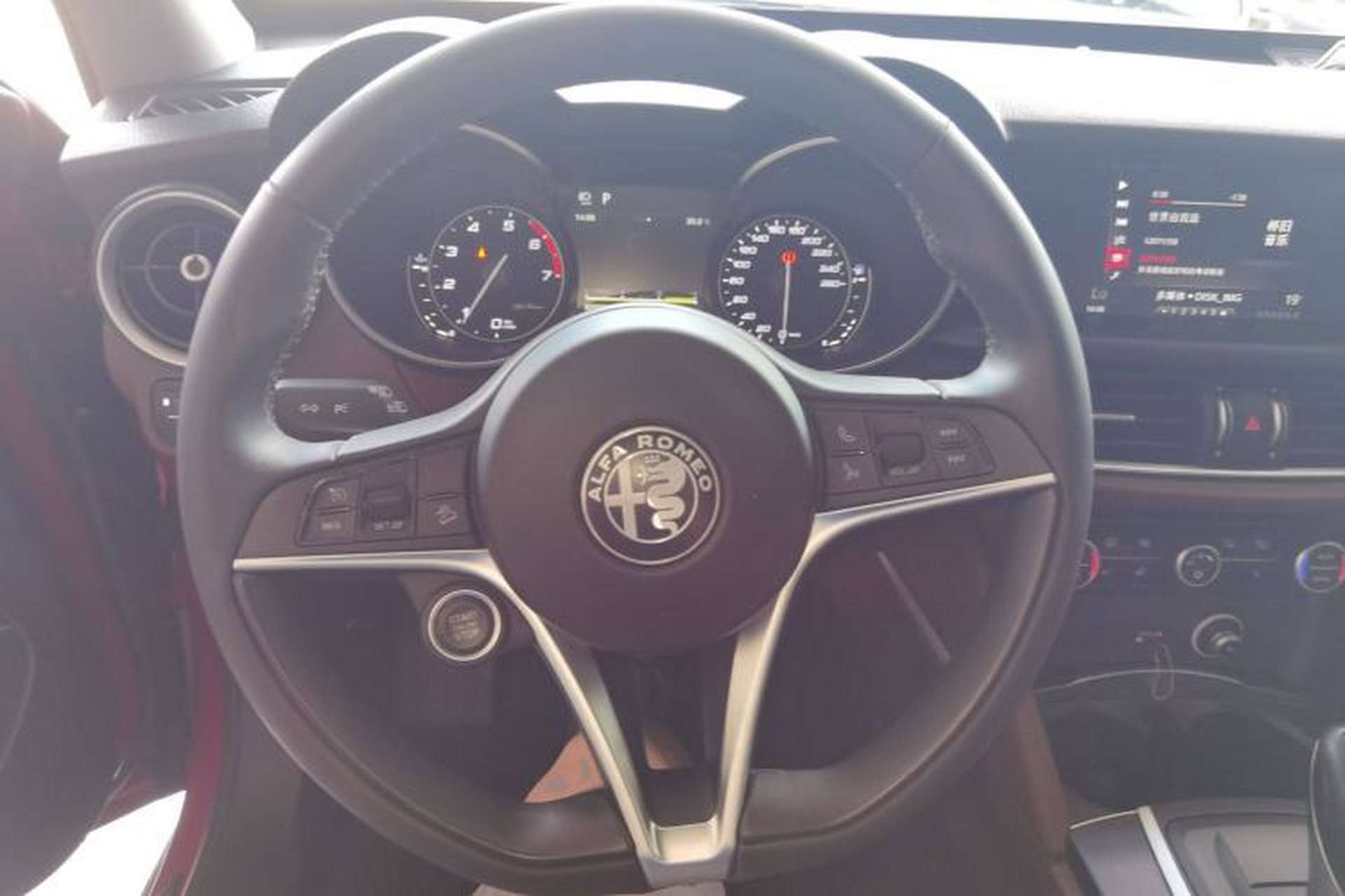 Used Alfa Romeo Stelvio 2017 2.0T 200HP Luxury Edition Steering Wheel