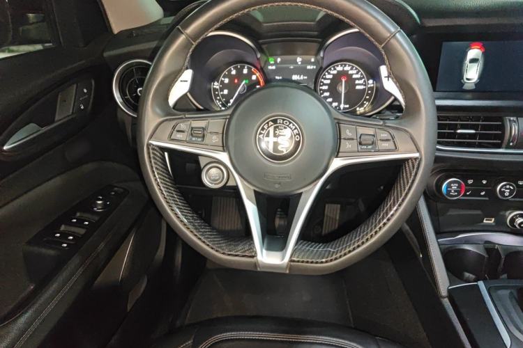 Used Alfa Romeo Stelvio 2017 2.0T 280HP Luxury Edition Steering Wheel
