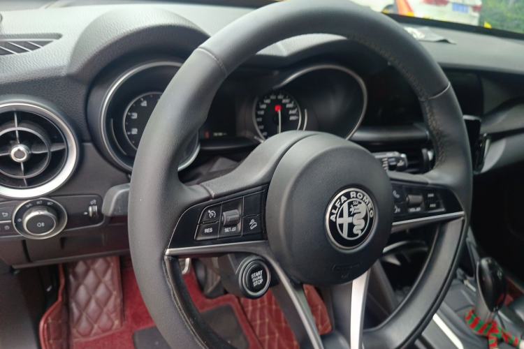 Used Alfa Romeo Stelvio 2017 2.0T 200HP Elite Edition Steering Wheel