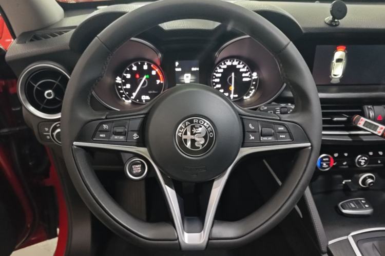 Used Alfa Romeo Stelvio 2017 2.0T 200HP Elite Edition Steering Wheel