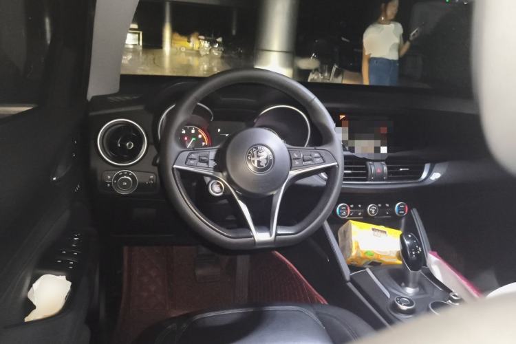 Used Alfa Romeo Stelvio 2017 2.0T 200HP Elite Edition Steering Wheel