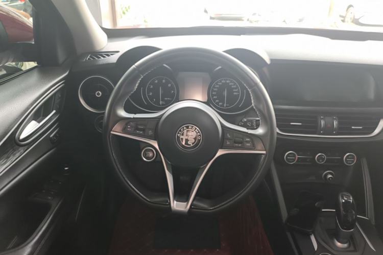 Used Alfa Romeo Stelvio 2017 2.0T 200HP Elite Edition Steering Wheel