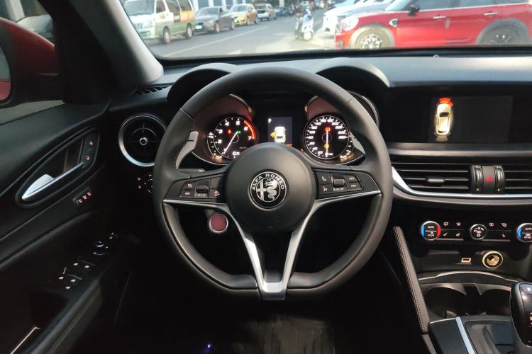 Used Alfa Romeo Stelvio 2017 2.0T 200HP Elite Edition Steering Wheel
