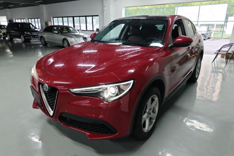 Alfa Romeo Stelvio 2017