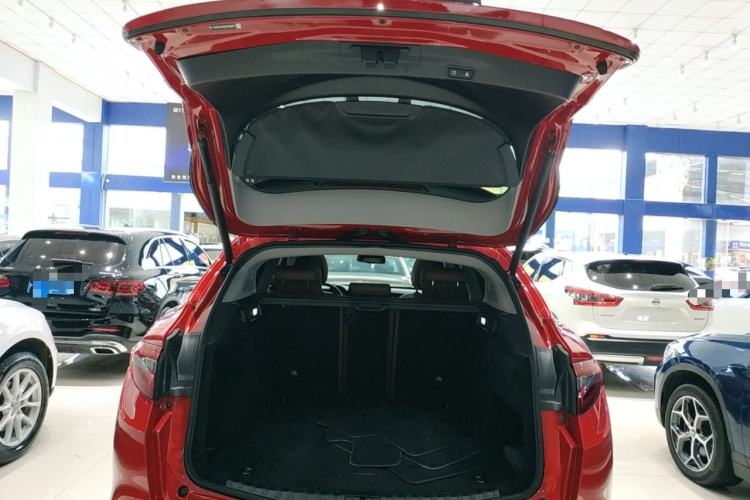 Used Alfa Romeo Stelvio 2017 2.0T 200HP Elite Edition Trunk