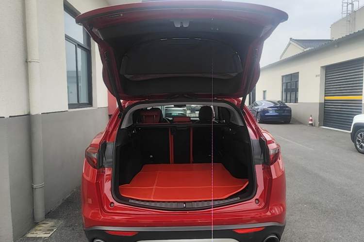 Used Alfa Romeo Stelvio 2017 2.0T 200HP Elite Edition Trunk
