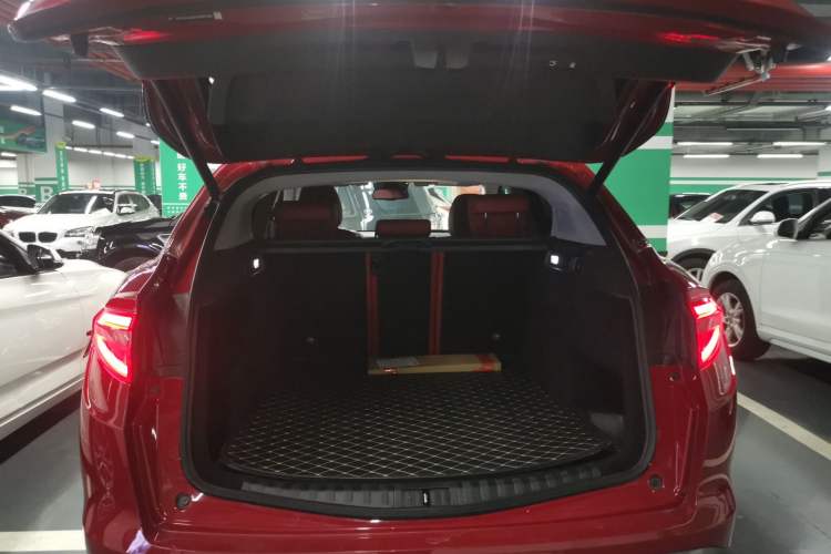 Used Alfa Romeo Stelvio 2017 2.0T 200HP Elite Edition Trunk