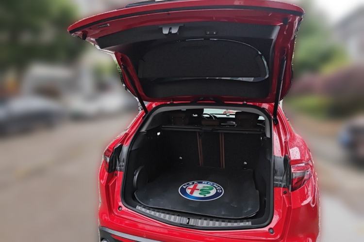 Used Alfa Romeo Stelvio 2017 2.0T 200HP Luxury Edition Trunk