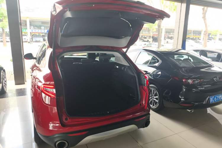 Used Alfa Romeo Stelvio 2017 2.0T 200HP Elite Edition Trunk