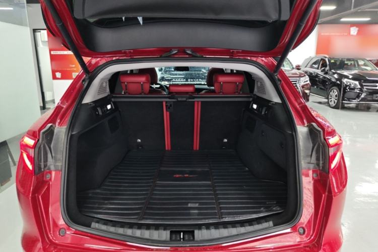 Used Alfa Romeo Stelvio 2017 2.0T 200HP Elite Edition Trunk