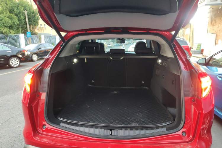 Used Alfa Romeo Stelvio 2017 2.0T 200HP Elite Edition Trunk