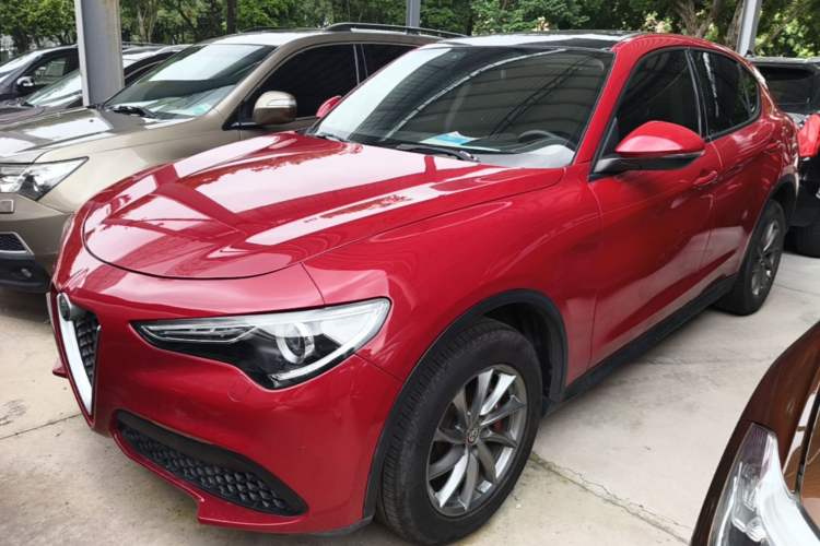 Alfa Romeo Stelvio 2017