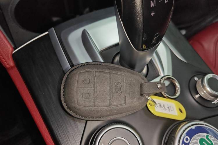 Used Alfa Romeo Stelvio 2017 2.0T 280HP Luxury Edition Vehicle Key