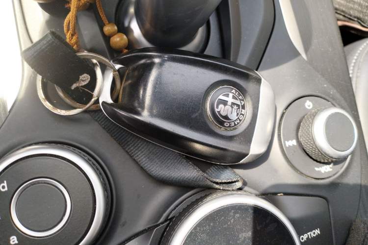 Used Alfa Romeo Stelvio 2017 2.0T 200HP Luxury Edition Vehicle Key