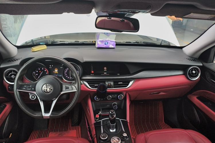 Used Alfa Romeo Stelvio 2017 2.0T 200HP Luxury Edition Center Console