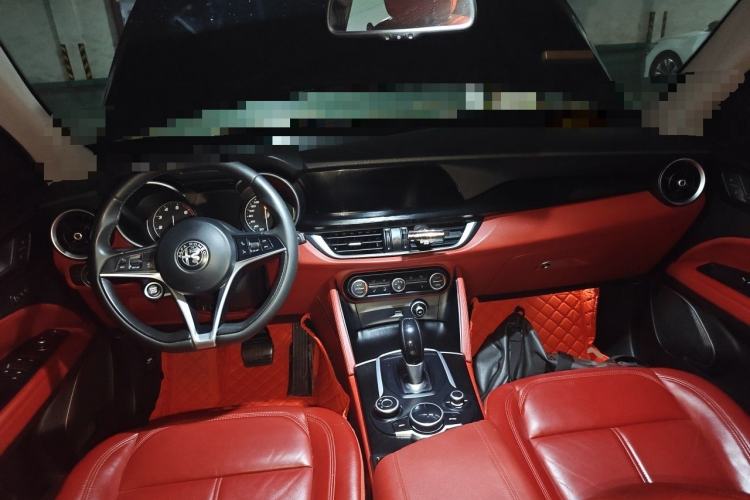 Used Alfa Romeo Stelvio 2017 2.0T 200HP Luxury Edition Center Console