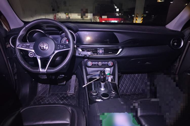 Used Alfa Romeo Stelvio 2017 2.0T 200HP Elite Edition Center Console