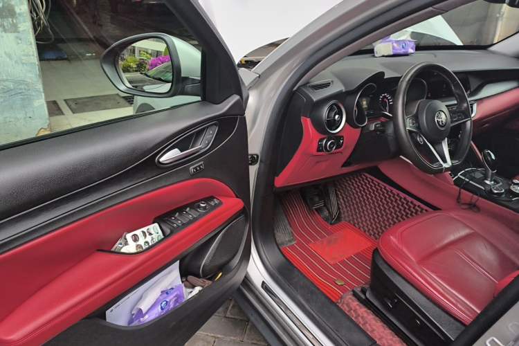 Used Alfa Romeo Stelvio 2017 2.0T 200HP Luxury Edition Driver Seat