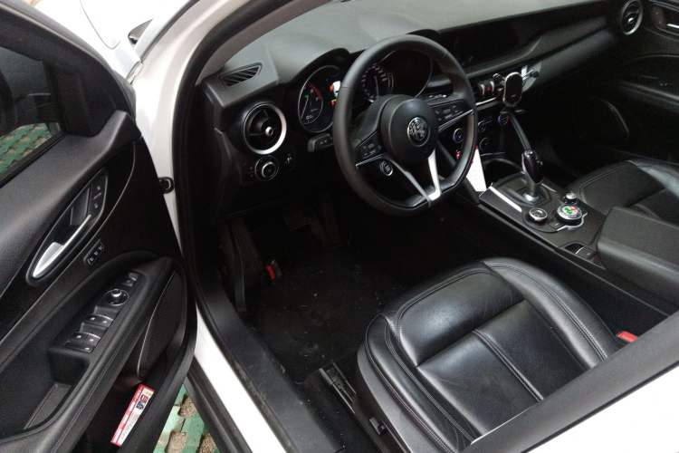 Used Alfa Romeo Stelvio 2017 2.0T 200HP Elite Edition Driver Seat