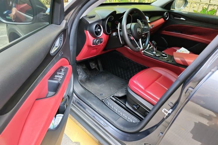 Used Alfa Romeo Stelvio 2017 2.0T 200HP Luxury Edition Driver Seat