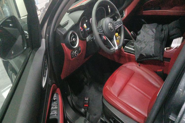 Used Alfa Romeo Stelvio 2017 2.0T 200HP Luxury Edition Driver Seat