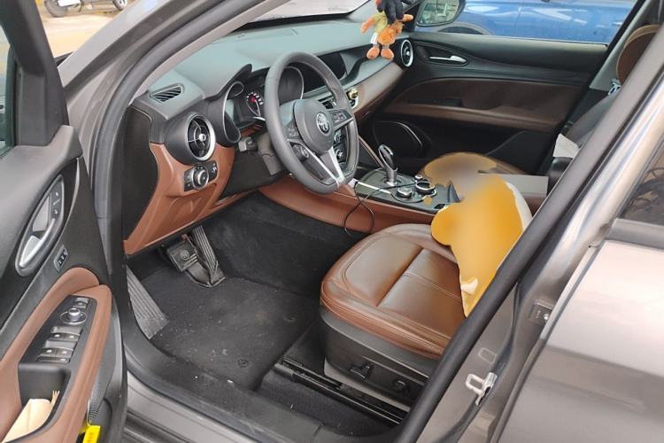 Used Alfa Romeo Stelvio 2017 2.0T 200HP Elite Edition Driver Seat