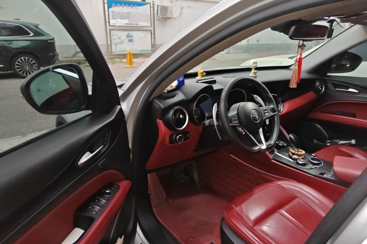 Used Alfa Romeo Stelvio 2017 2.0T 280HP Luxury Edition Driver Seat
