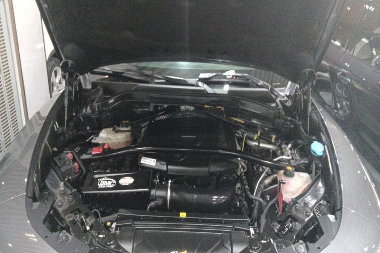 Used Alfa Romeo Stelvio 2017 2.0T 200HP Luxury Edition Engine Bay