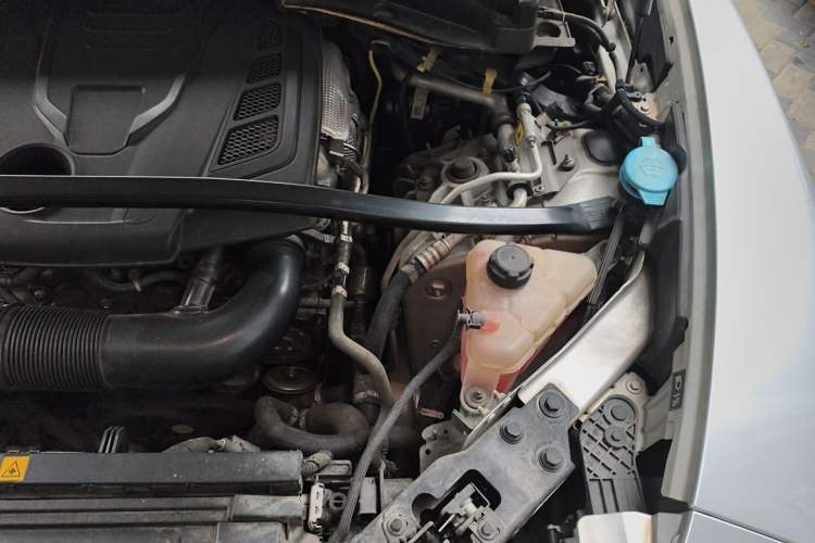 Used Alfa Romeo Stelvio 2017 2.0T 200HP Luxury Edition Engine Bay Left