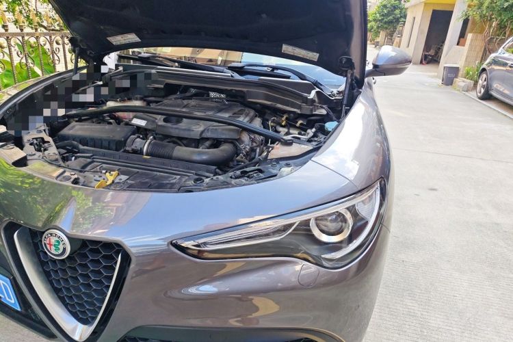 Used Alfa Romeo Stelvio 2017 2.0T 200HP Luxury Edition Engine Bay Left